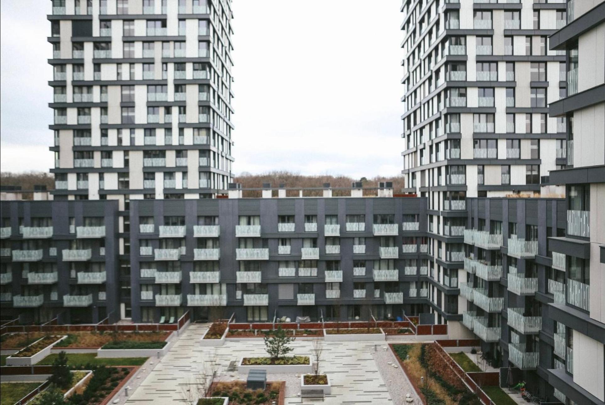 Garden Towers - Free Underground Parking *